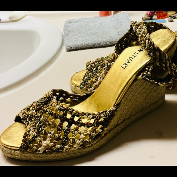 Colin Stuart Wedges - Picture 2 of 5